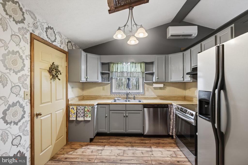 160 GALE LN