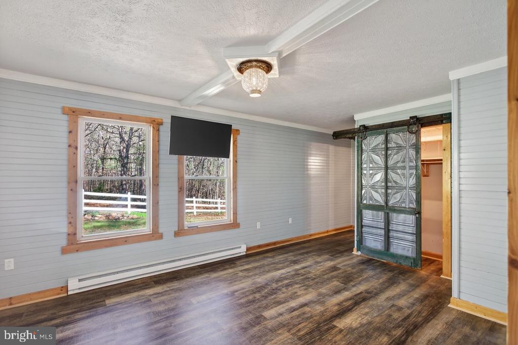 160 GALE LN