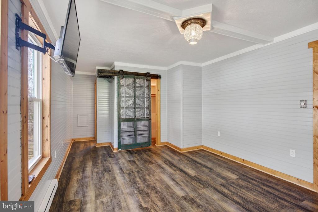 160 GALE LN