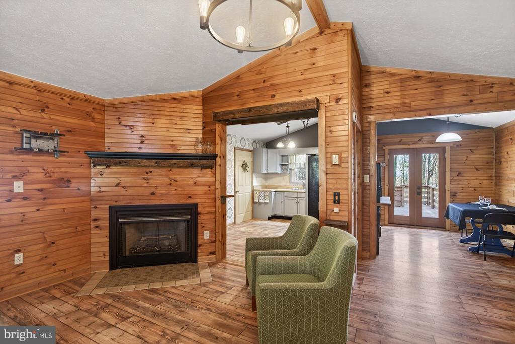 160 GALE LN
