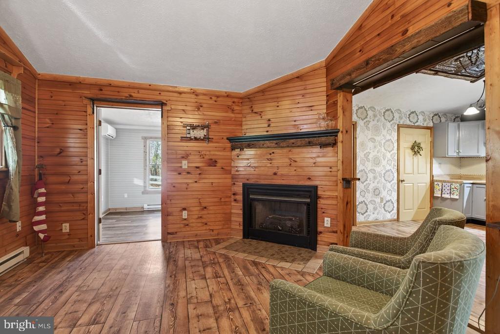 160 GALE LN
