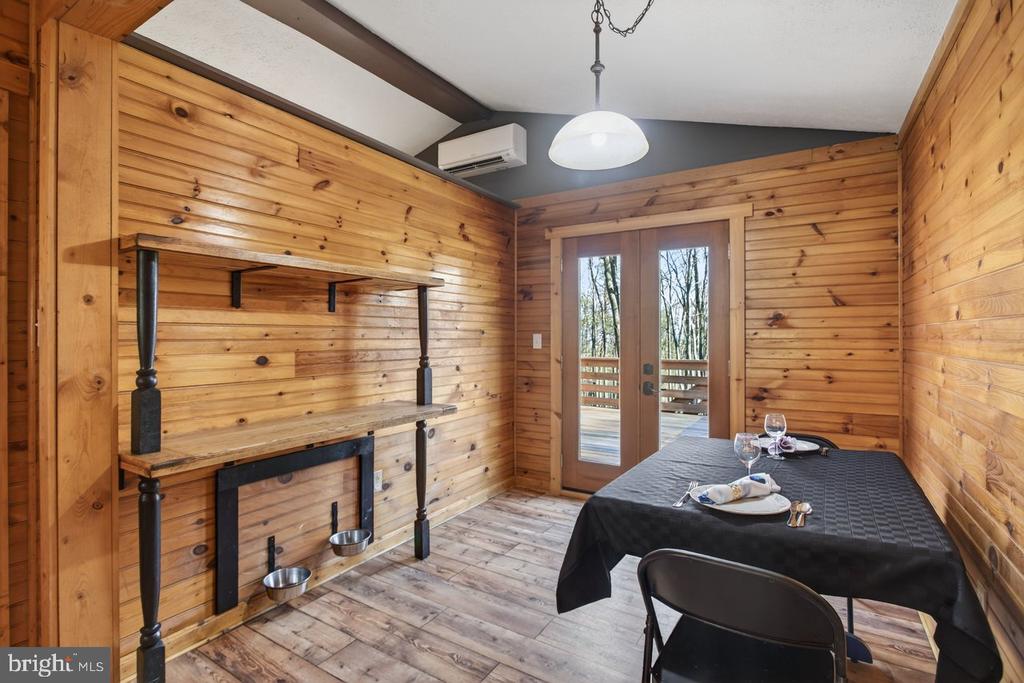 160 GALE LN