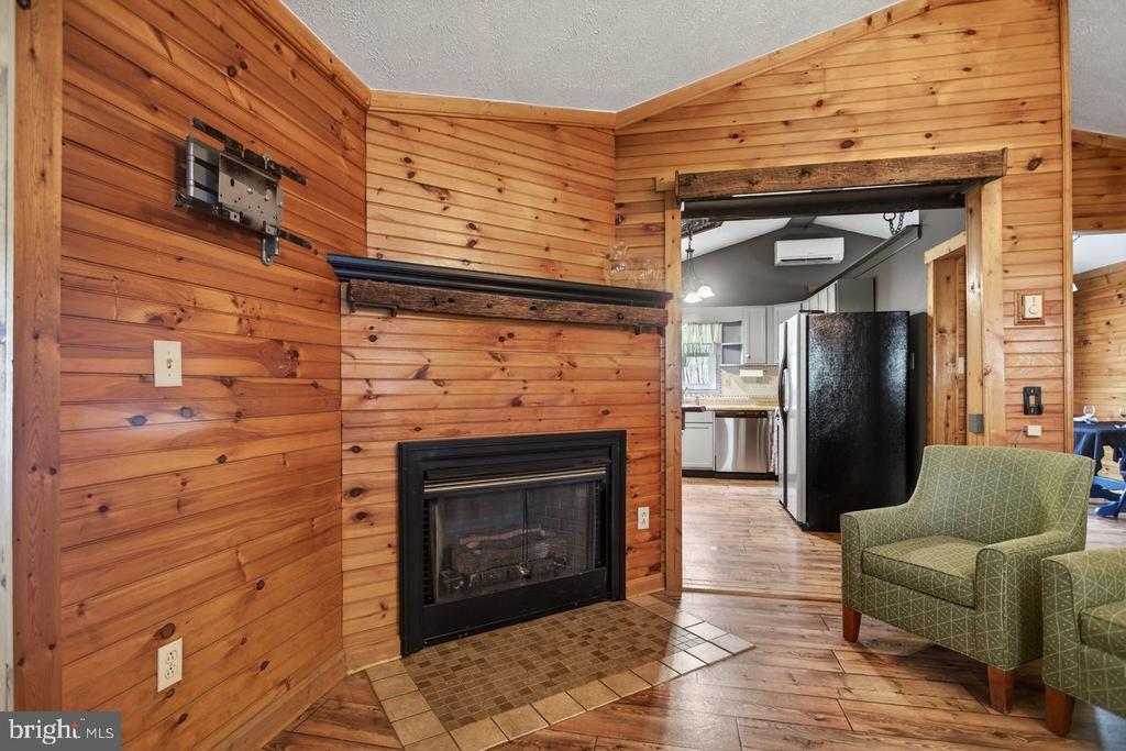160 GALE LN