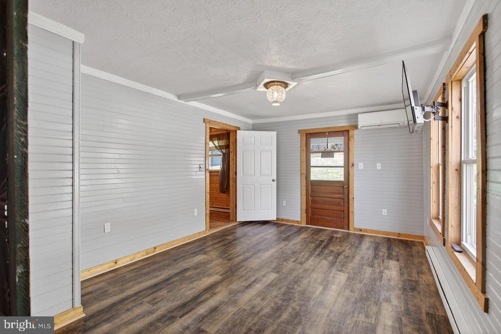 160 GALE LN