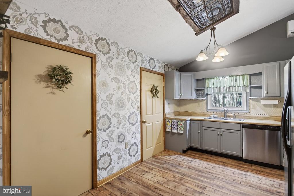 160 GALE LN