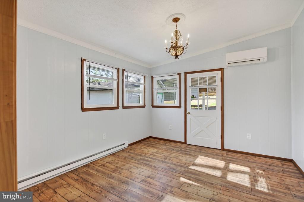 160 GALE LN