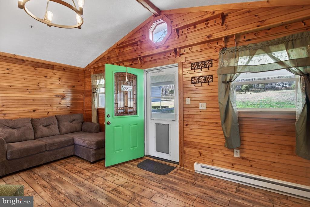 160 GALE LN