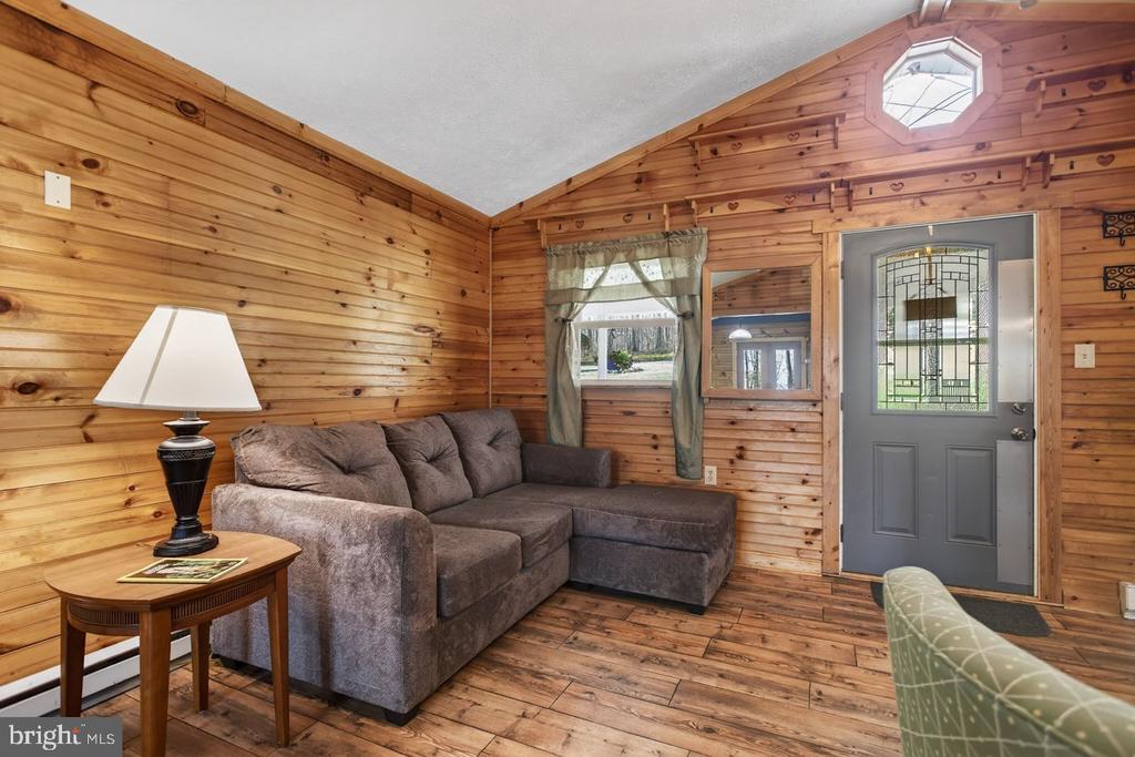 160 GALE LN