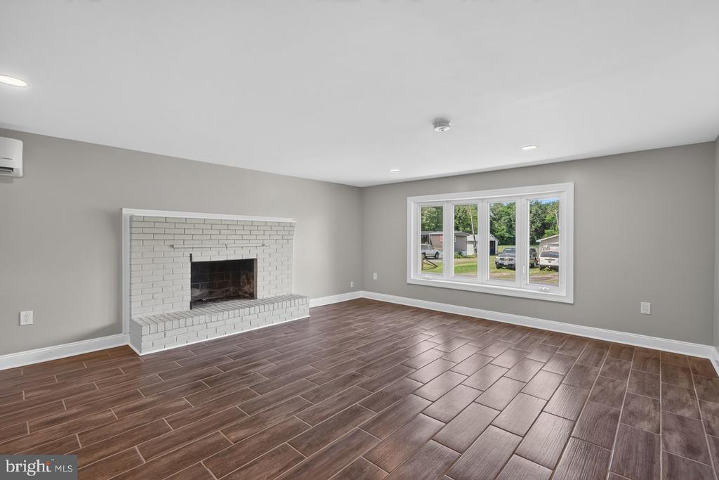 577 POND AVE