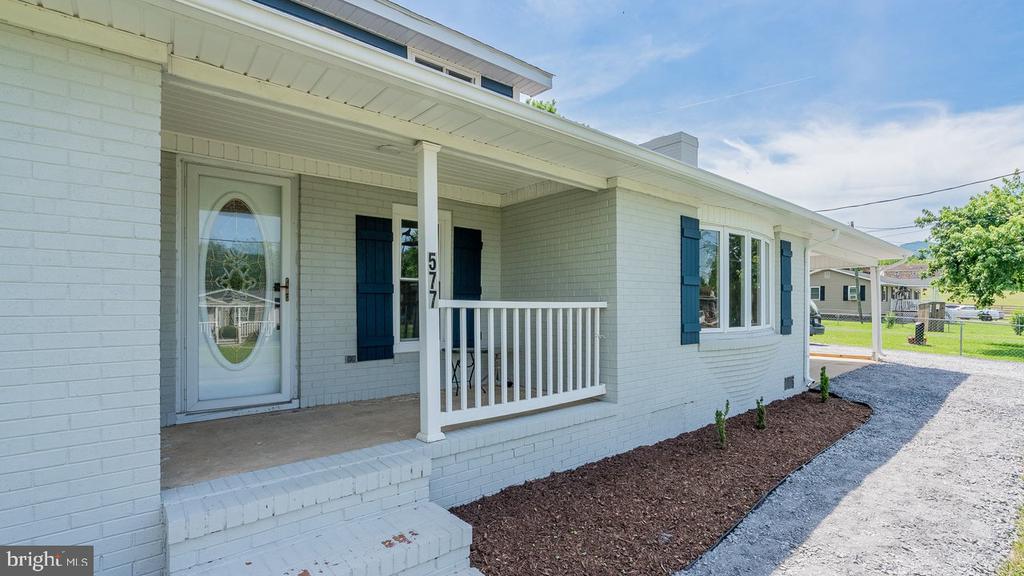577 POND AVE