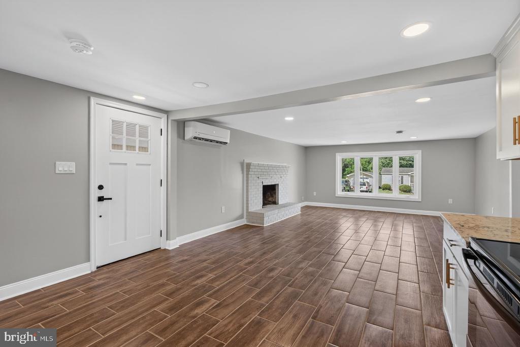577 POND AVE
