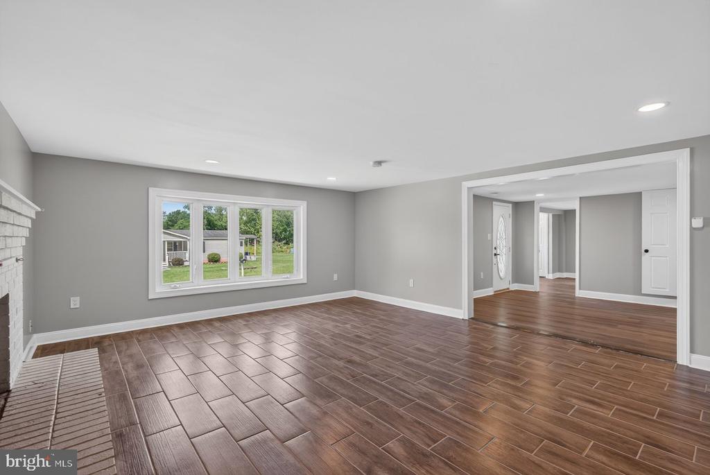 577 POND AVE