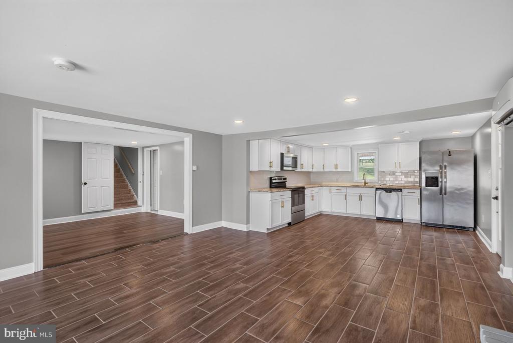 577 POND AVE