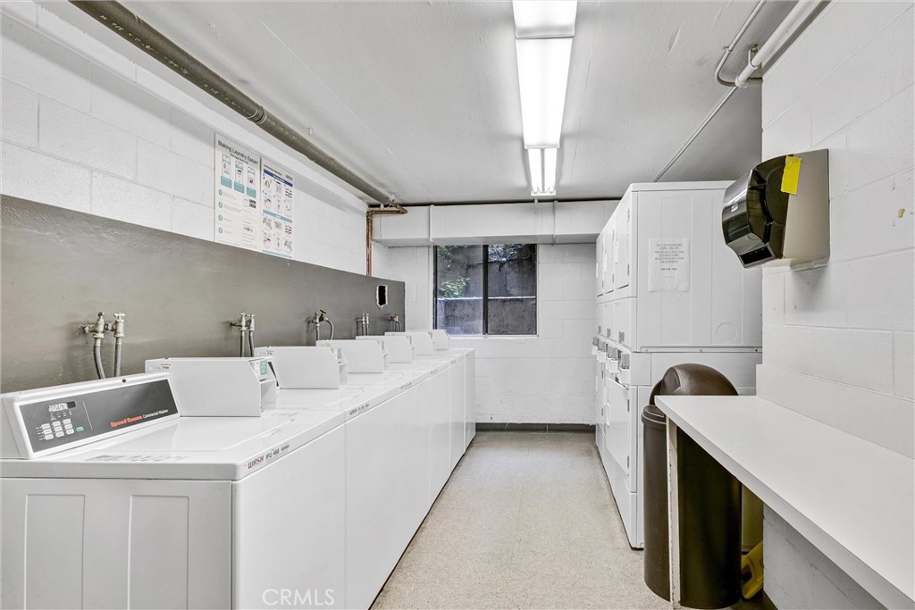 950 N Kings Road 337