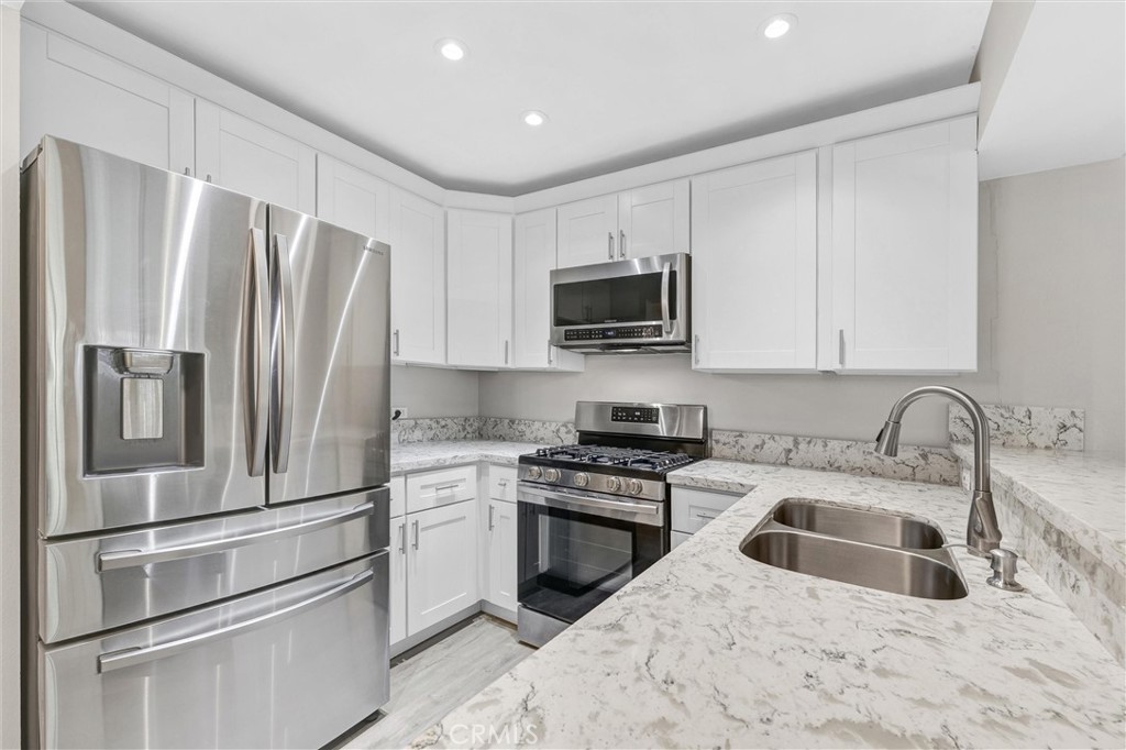 950 N Kings Road 337