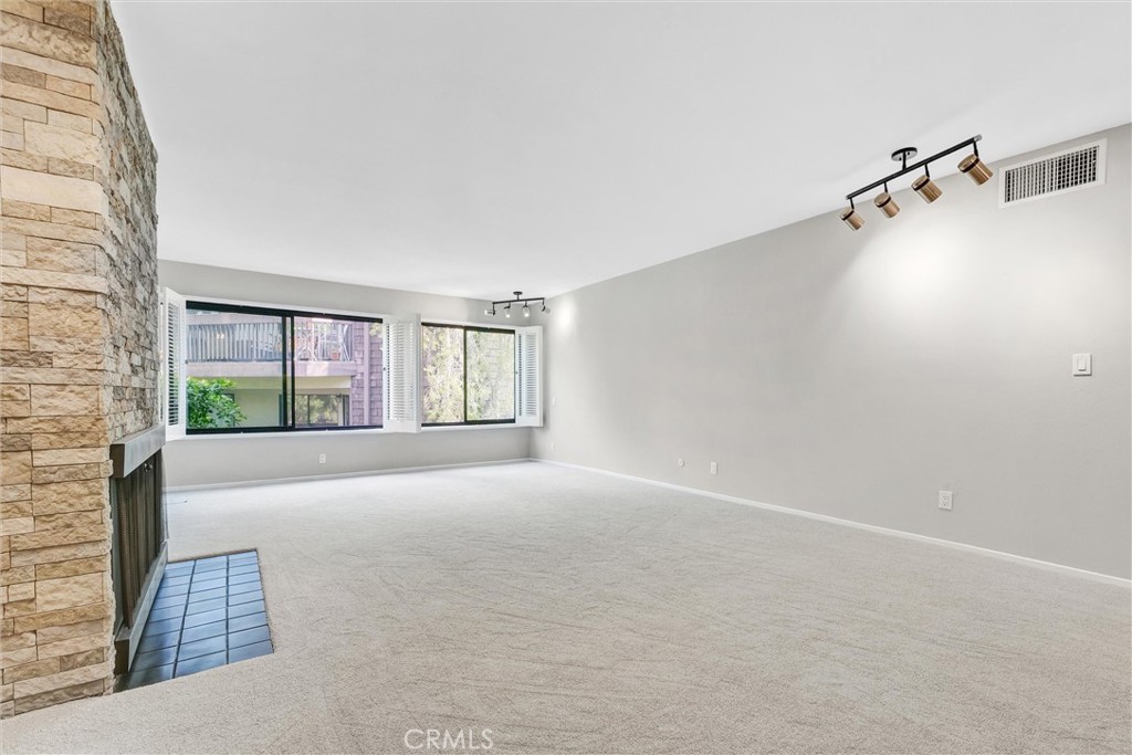 950 N Kings Road 337