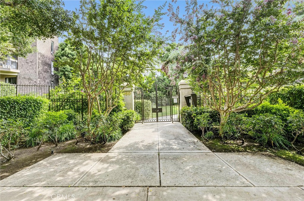 950 N Kings Road 337