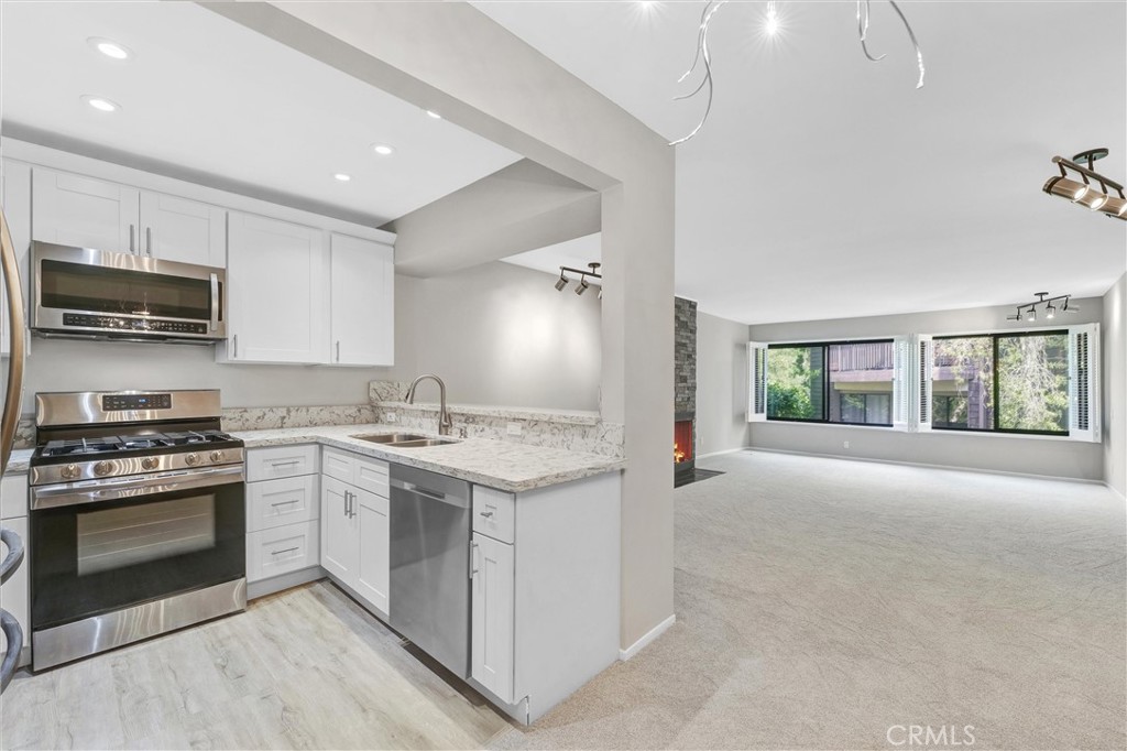 950 N Kings Road 337