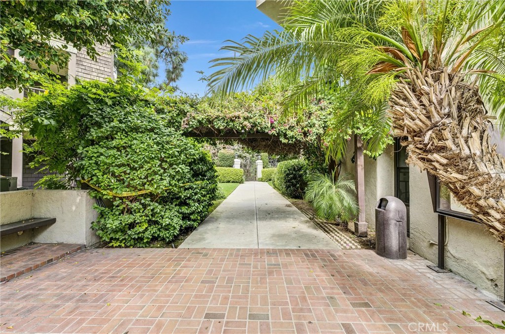 950 N Kings Road 337