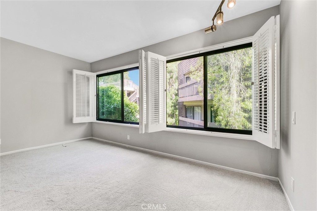 950 N Kings Road 337