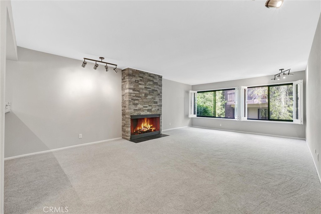 950 N Kings Road 337