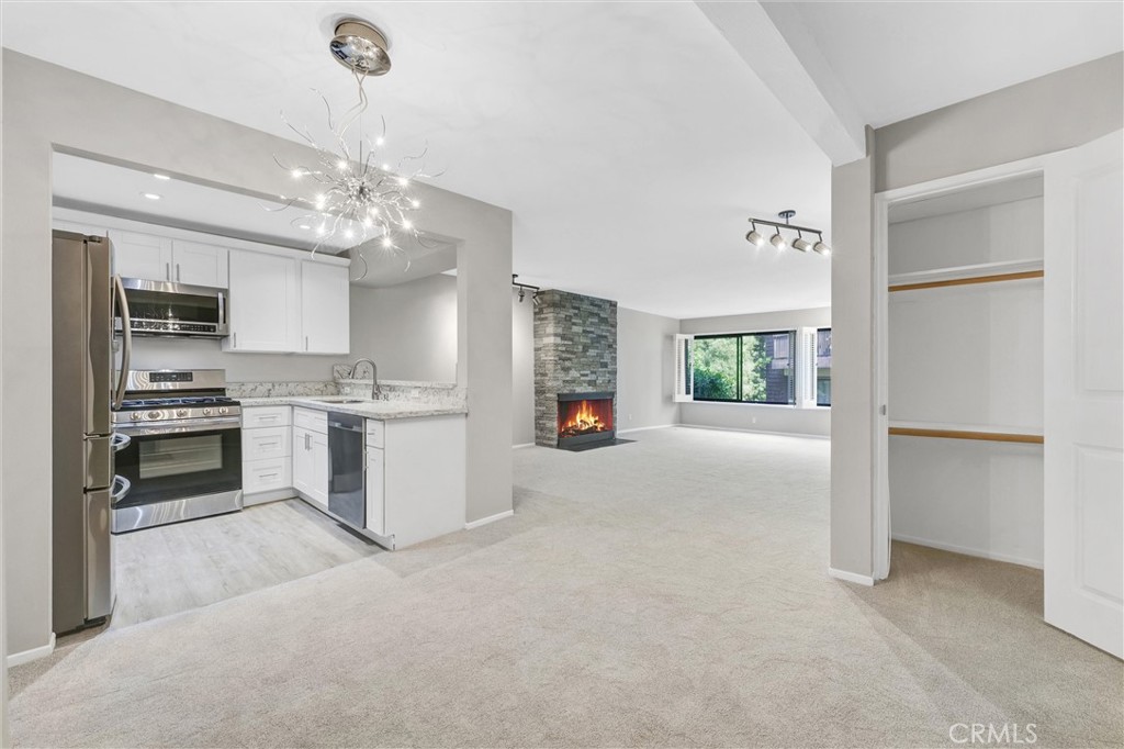 950 N Kings Road 337