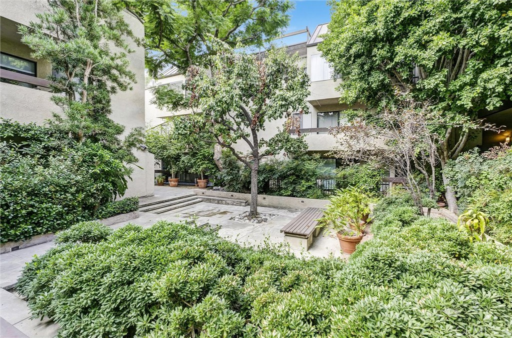 950 N Kings Road 337