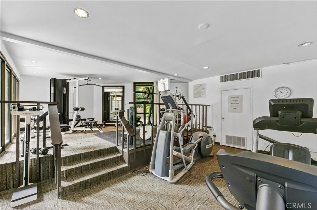 950 N Kings Road 337