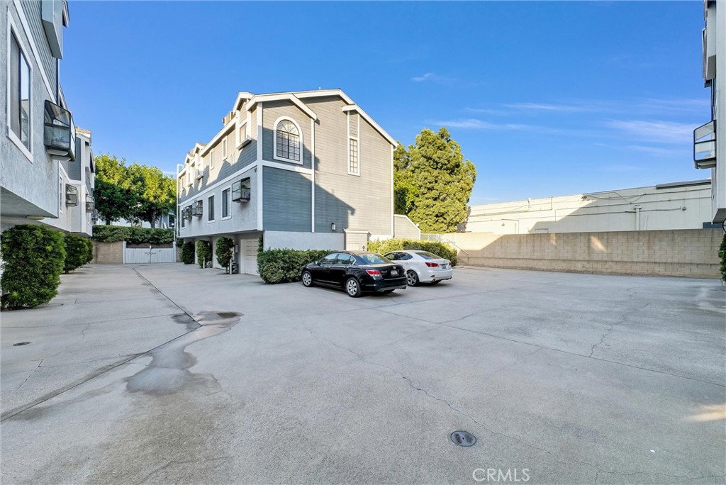 965 W Duarte Road B