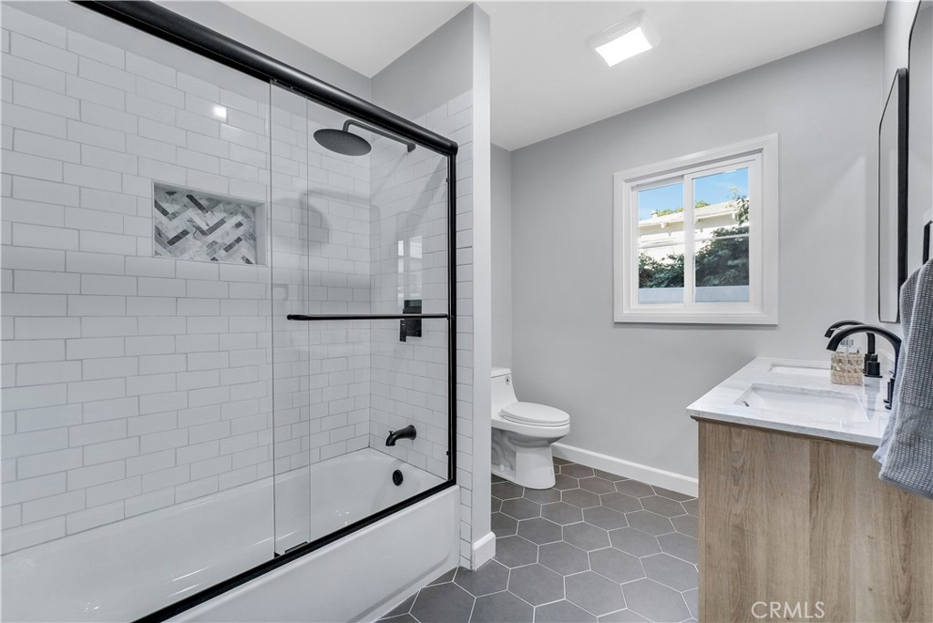 2451 Glenrose Avenue