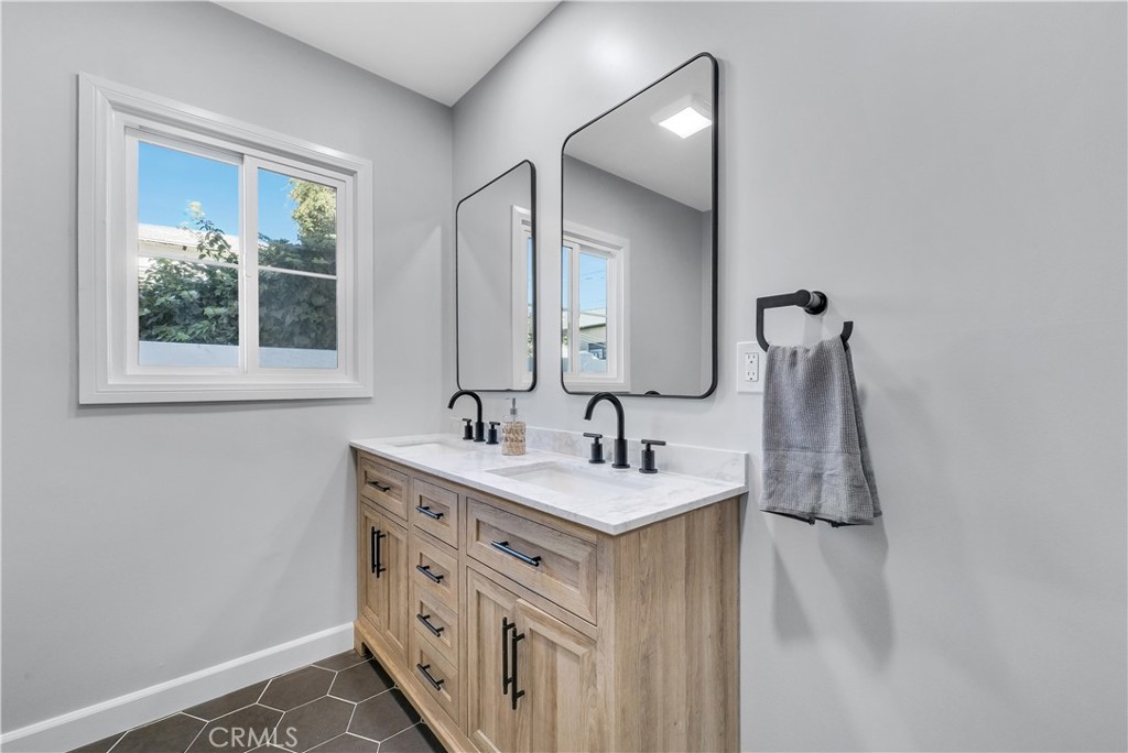 2451 Glenrose Avenue