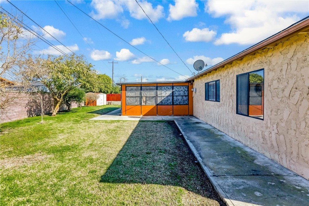 1326 N 6th Place