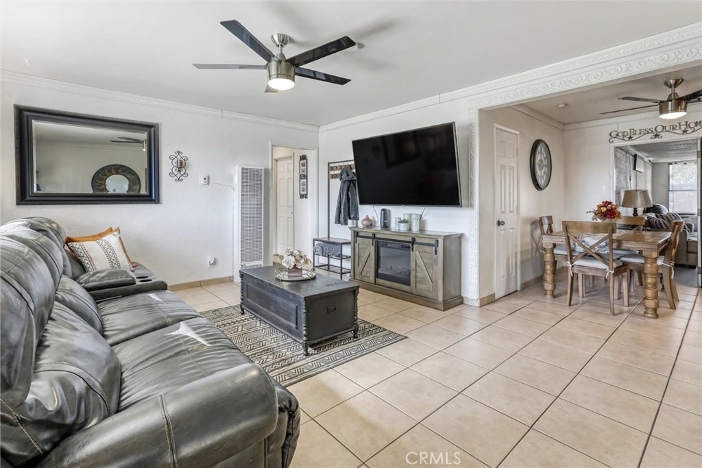 1326 N 6th Place