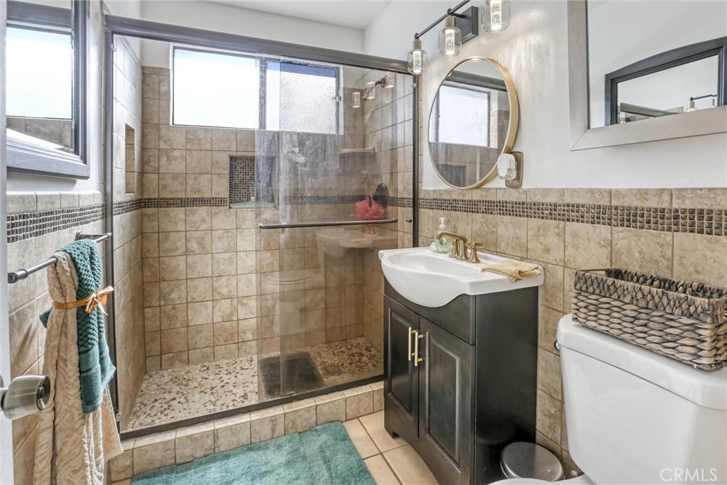 1326 N 6th Place