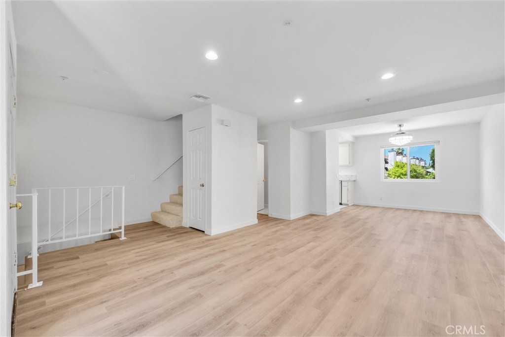 1616 S Mayflower Avenue E