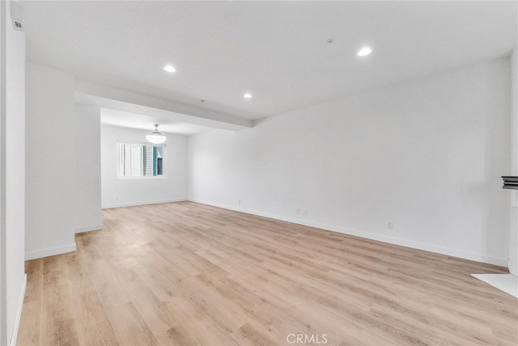 1616 S Mayflower Avenue E