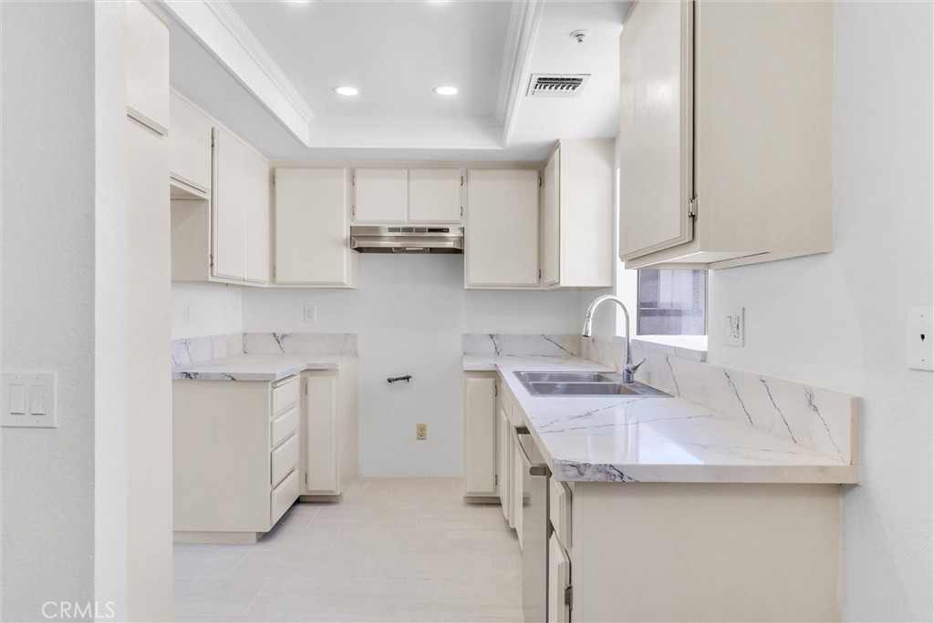 1616 S Mayflower Avenue E