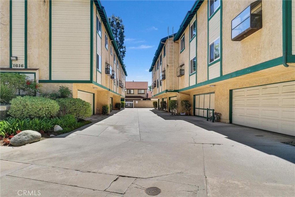 1616 S Mayflower Avenue E