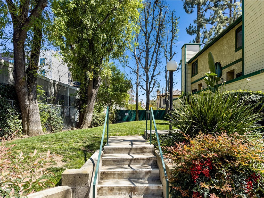 1616 S Mayflower Avenue E