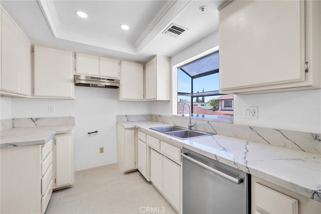 1616 S Mayflower Avenue E