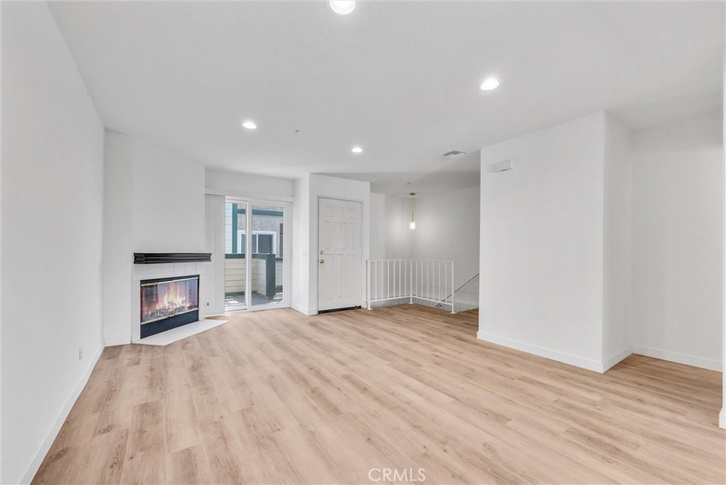 1616 S Mayflower Avenue E