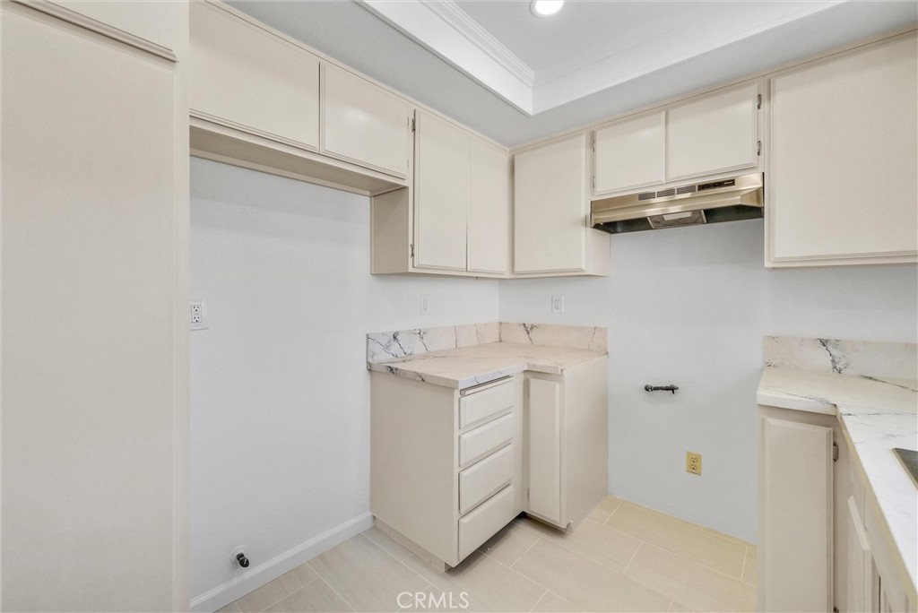 1616 S Mayflower Avenue E