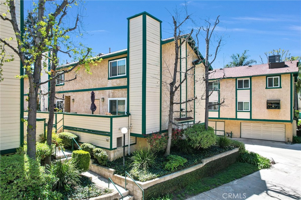 1616 S Mayflower Avenue E