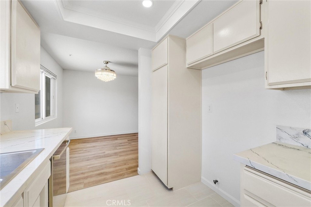 1616 S Mayflower Avenue E