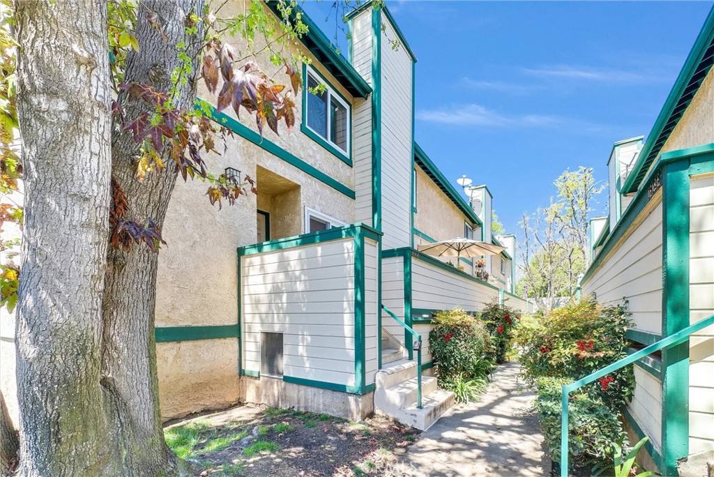 1616 S Mayflower Avenue E