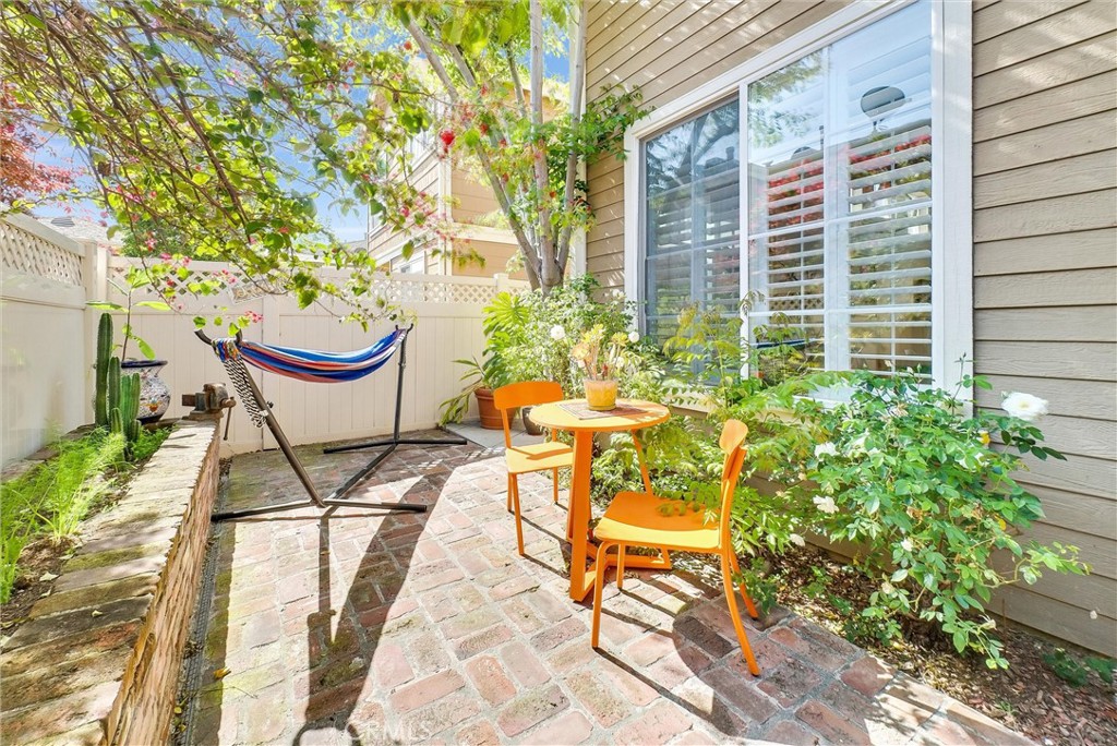 412 Middlebury Court