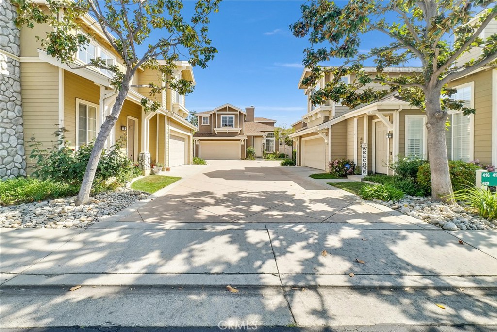 412 Middlebury Court