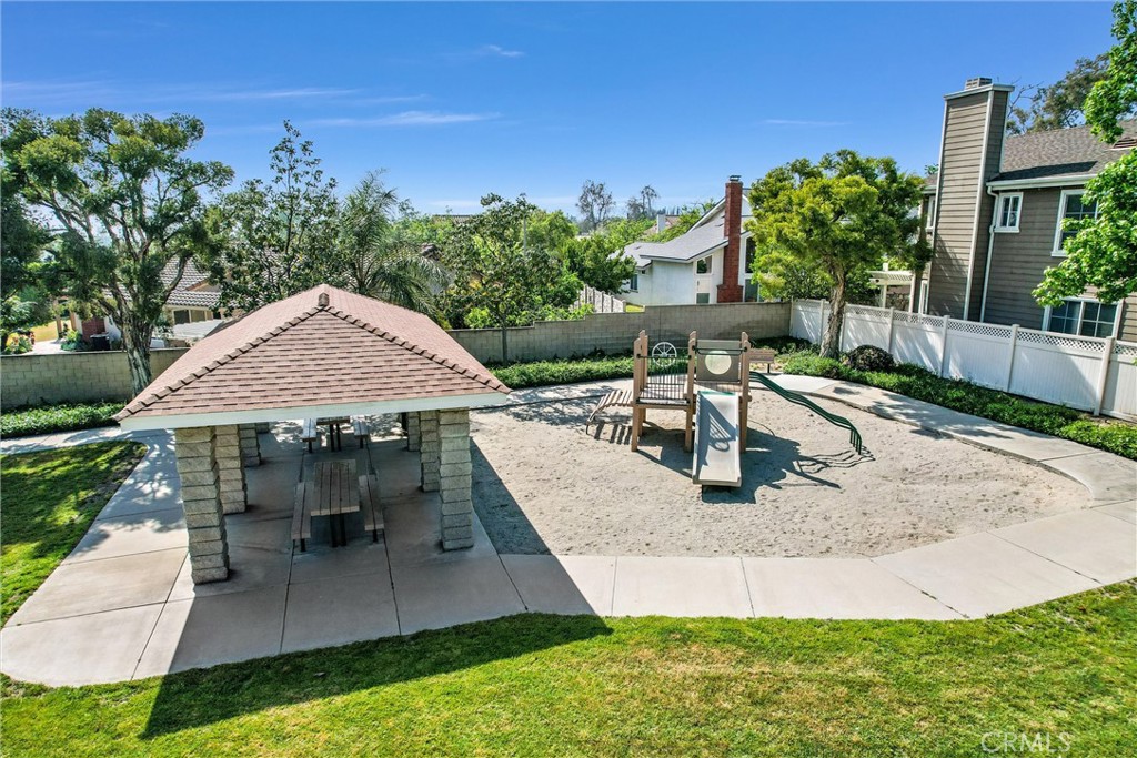 412 Middlebury Court