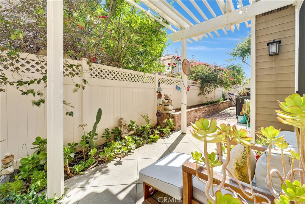 412 Middlebury Court