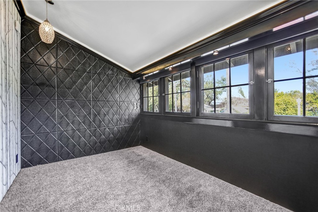 102 E Mountain Street